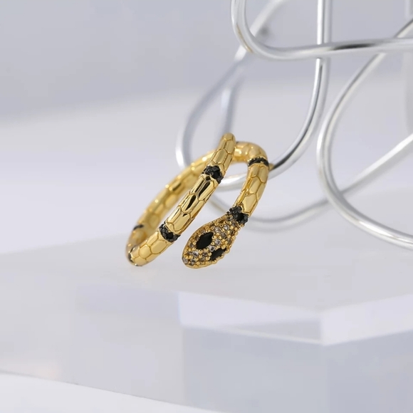 Crystal Snake Ring - Picture 3 of 4